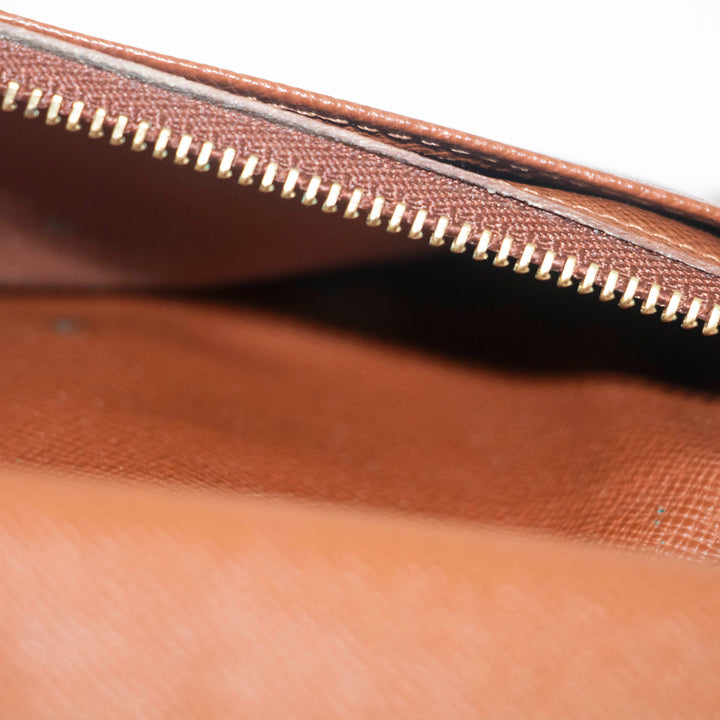 Louis Vuitton Monogram Canvas Brown Kisslock Wallet #3909